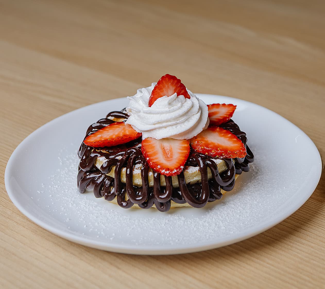 Waffle Brigadeiro e Morango